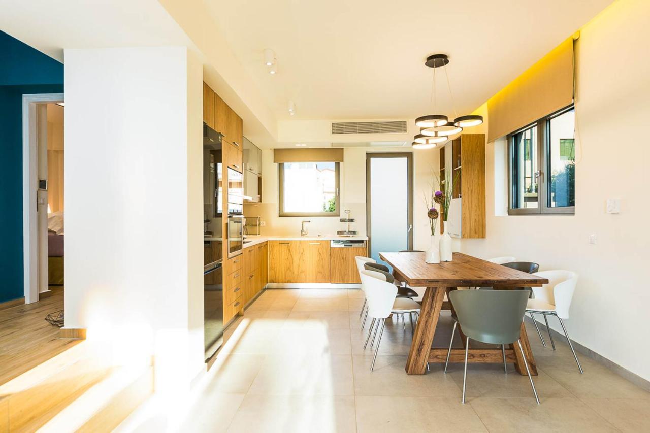 Villa Amelia I Free 9 Seater Mini Van & Pool กาลาธาส ภายนอก รูปภาพ